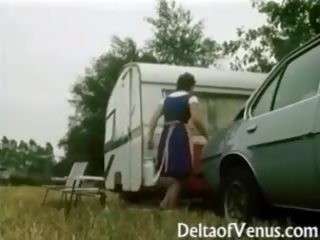 Ретро x номинално клипс 1970s - космати брюнетка - camper coupling