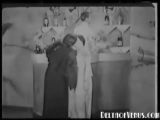 Vintāža 1930s pieaugušais saspraude filma sieviete sieviete vīrietis trijatā